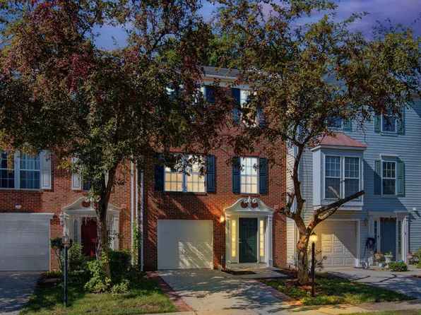 13653 Saint Johns Wood Pl, Herndon, VA 20171