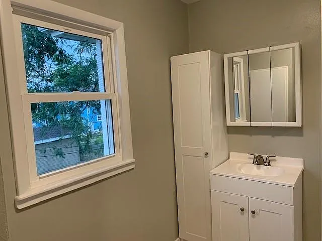 2 bed, 1000 sqft, $2,000 — Photo 3