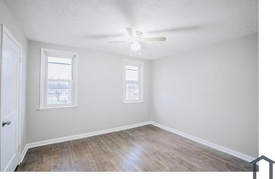 4th image of 7962 Saint Claire Ln