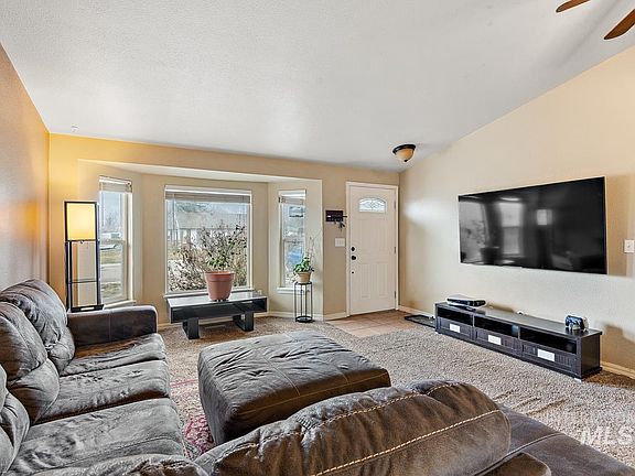 3rd image of 4576 S Carbine Ave