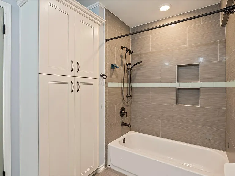 4034 Shady Springs Dr — Photo 27