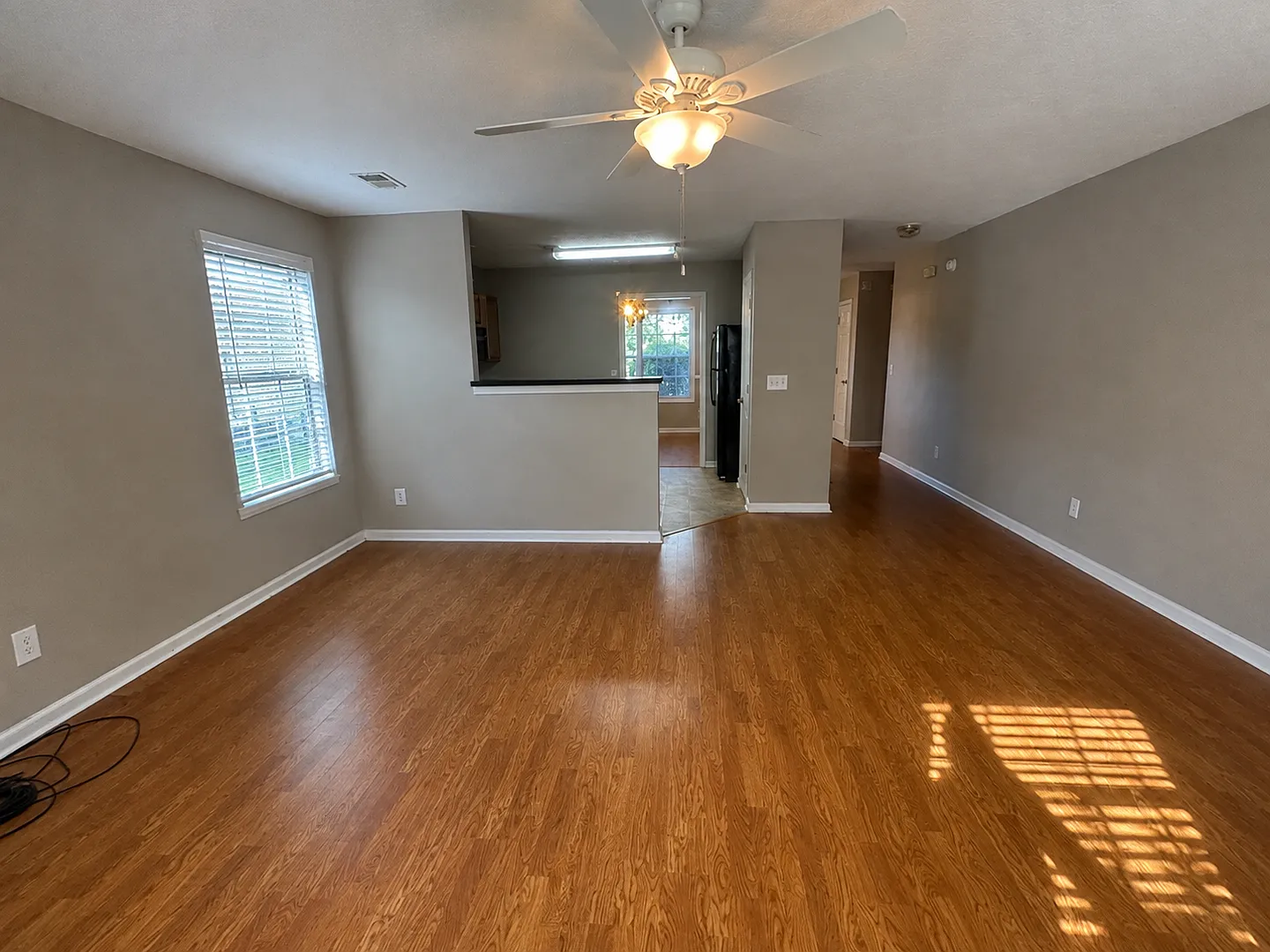 3 Bedrooms | 2 Bathrooms | Approx. 1,400 Sq. Ft. — Photo 4