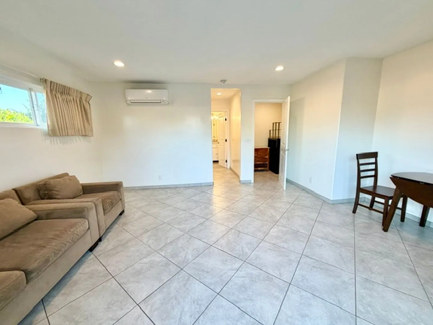 Spacious Studio in Goleta — Photo 1