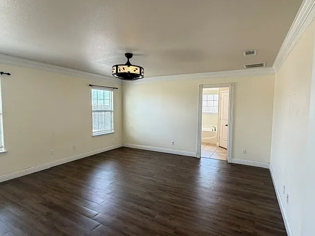 625 Memorial Ct — Photo 6