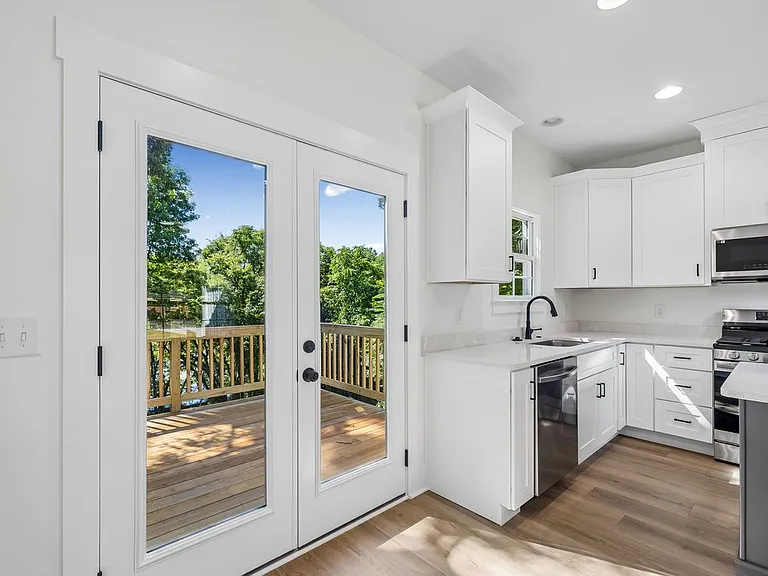 112 Rogers Ave — Photo 31