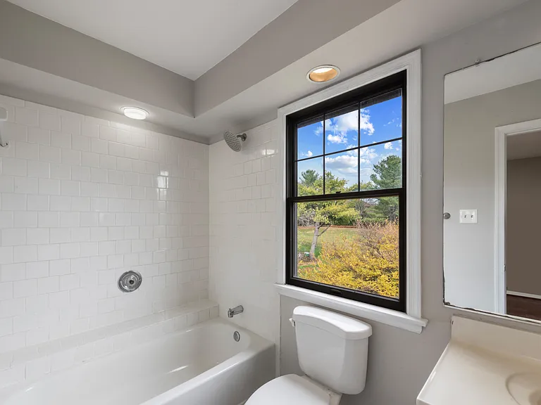 20 Rhodes Pl — Photo 26