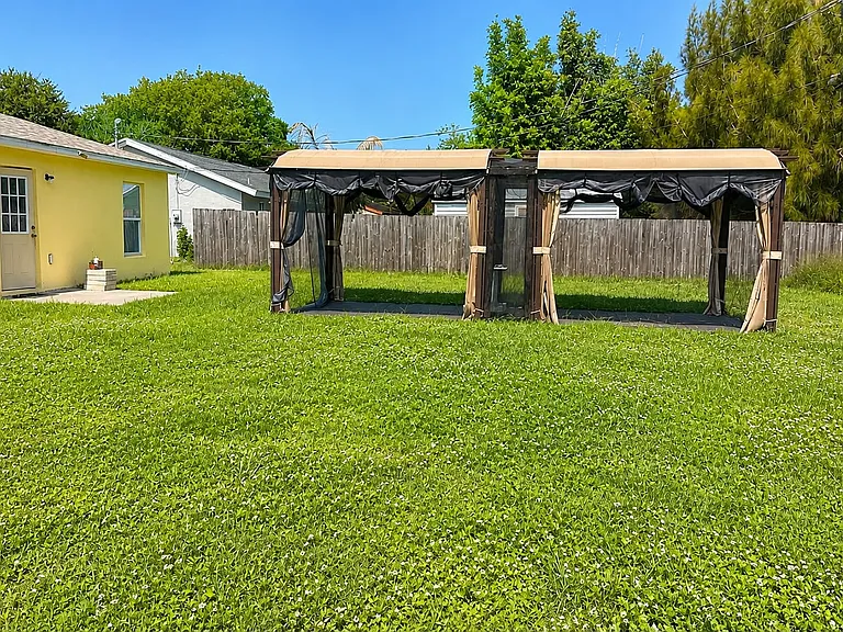 700 23rd Pl — Photo 4