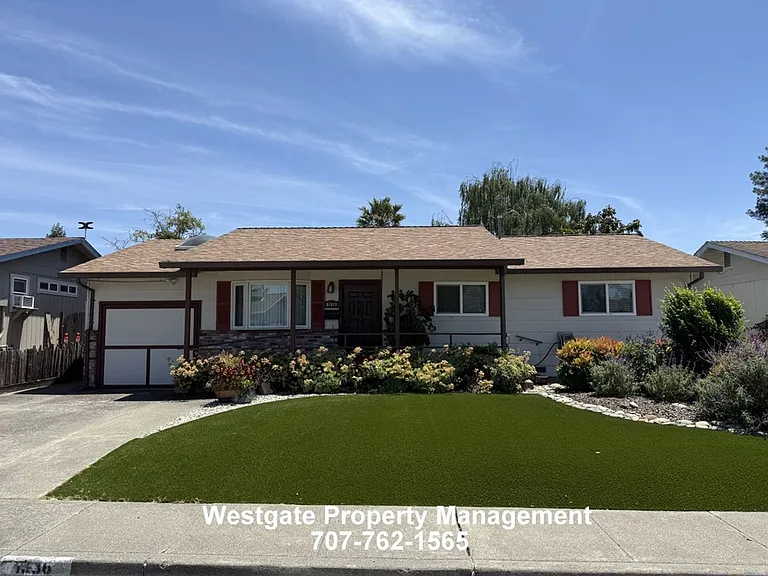 1336 Marian Way — Photo 1