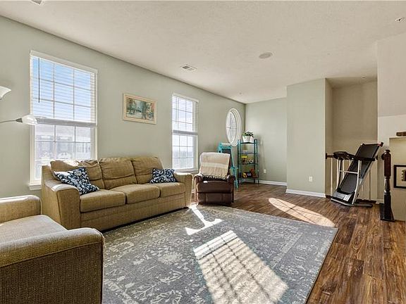 4th image of 104 Raymond Dr