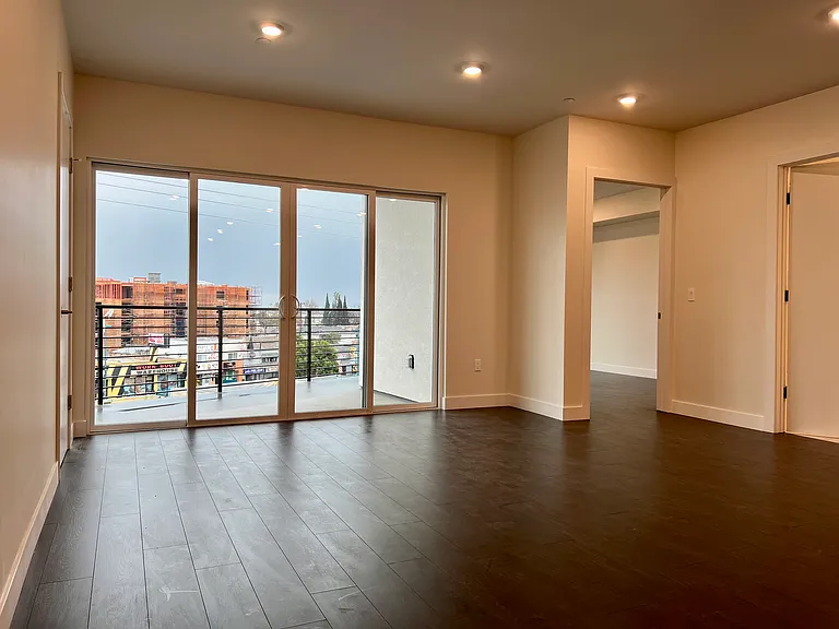 5758 Camellia Ave #301 — Photo 3