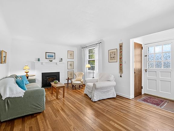 4th image of 2895 Grandview Dr