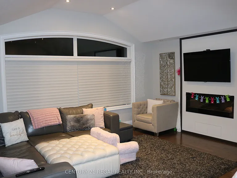 18 Rowse Cres — Photo 2