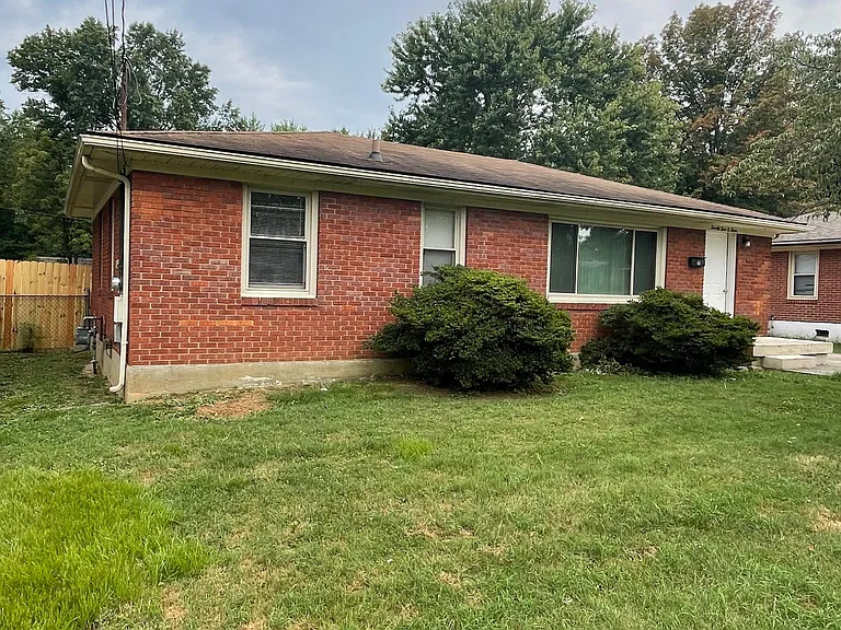 2504 Guelat Ave — Photo 2