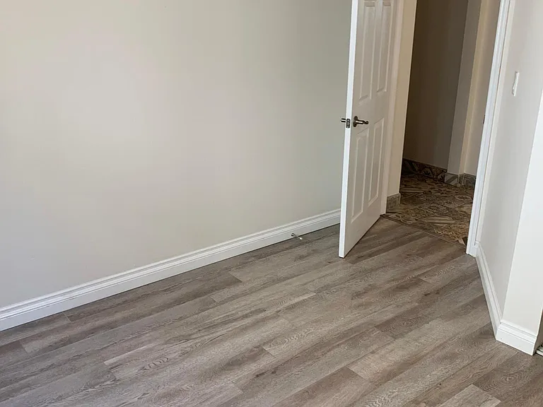 1726 Winona Blvd #201 — Photo 38