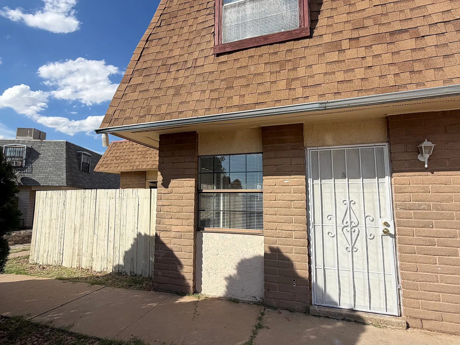 10811 Hubbard Ct — Photo 2