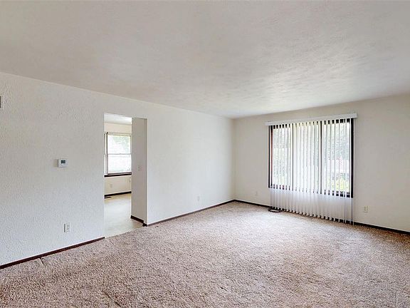 4th image of 1411 E Tripp Ave