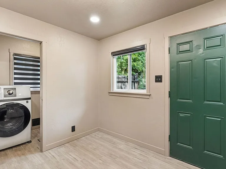 405 Wilhelmia Ave #A — Photo 8