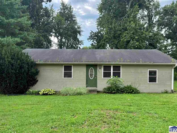 102 E Davidson St, Staunton, IN 47881