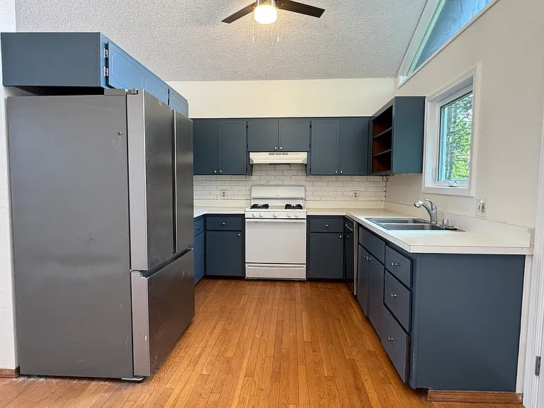 1233 Crescent Dr #1 — Photo 4