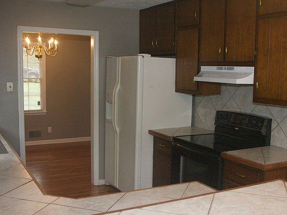 5th image of 401 Nell Way