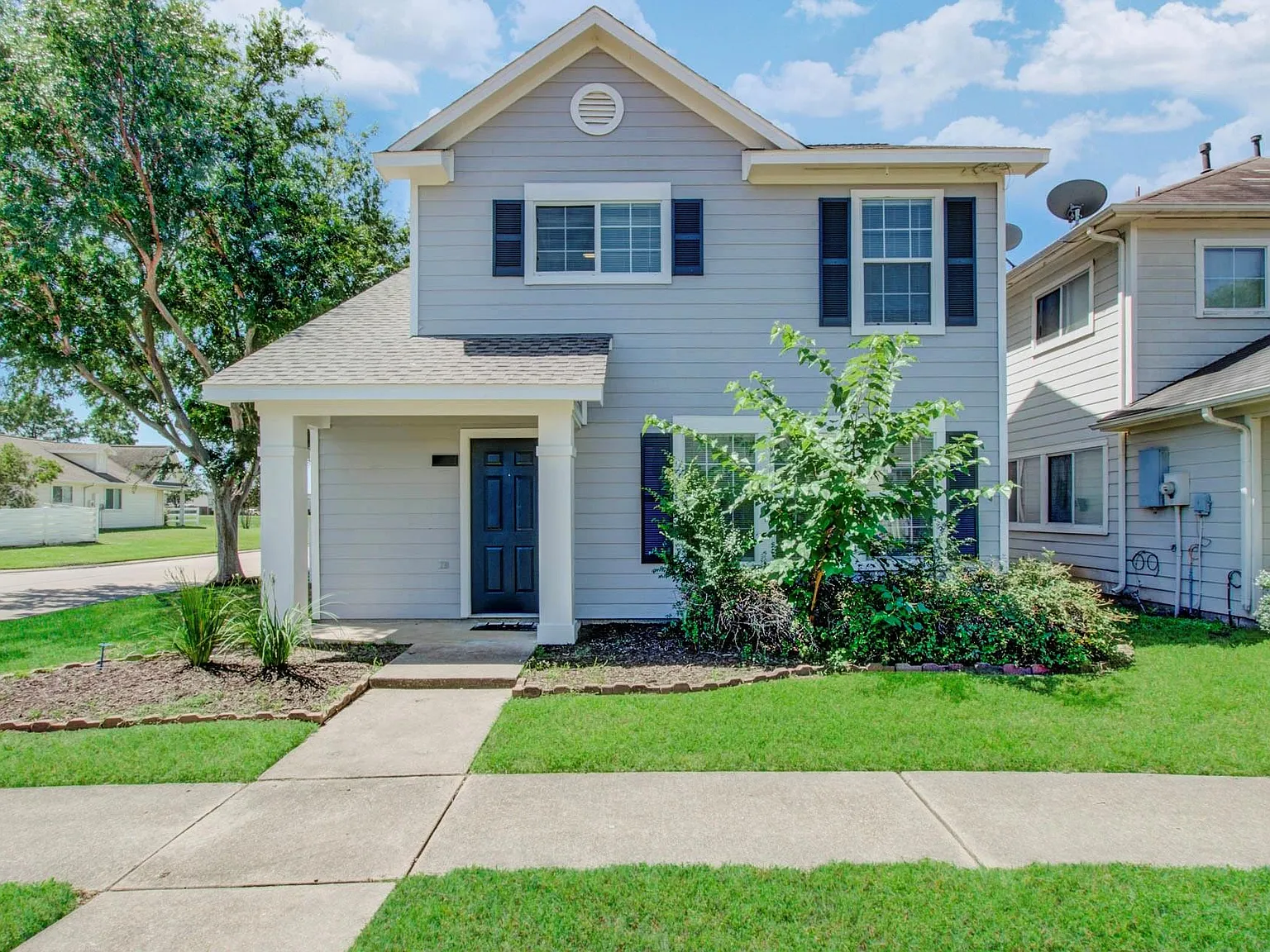 3 bed, 2.5 bath, 1452 sqft, $1,950 — Photo 1
