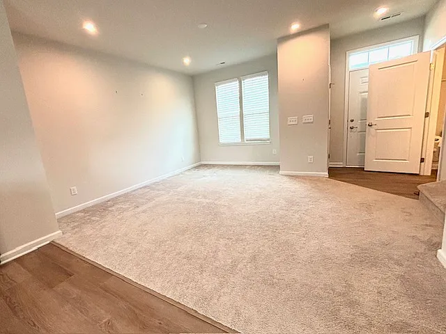 3 bed, 1300 sqft, $1,700 — Photo 3