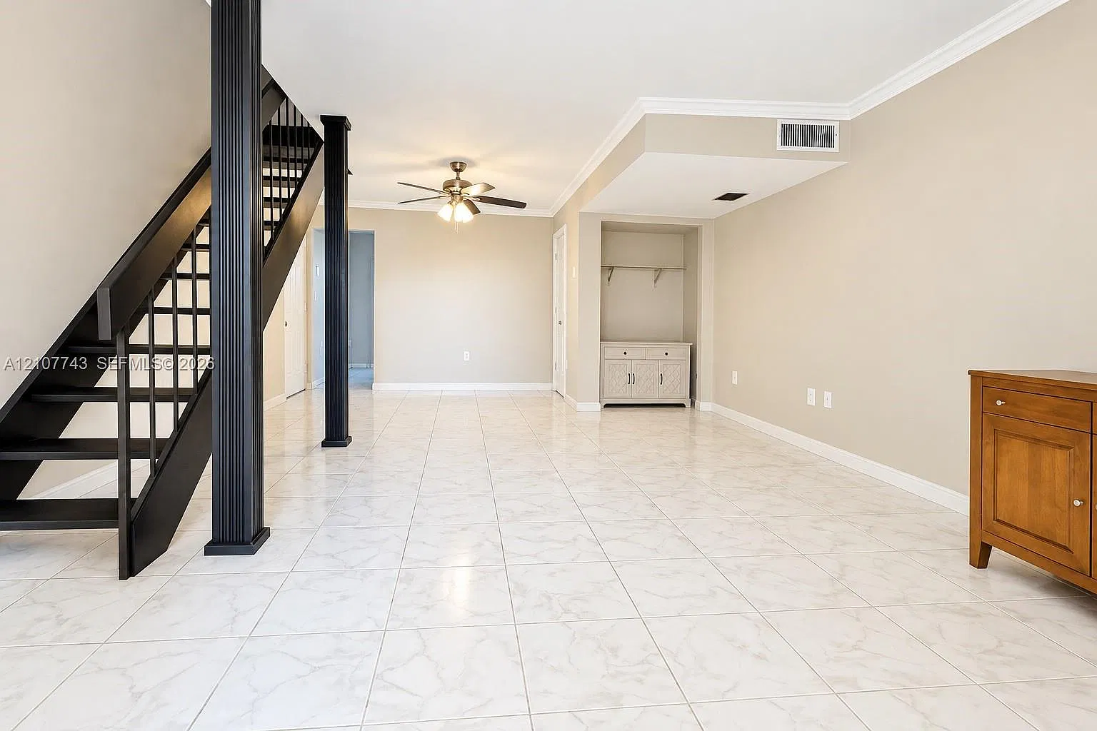 Shores Villas Condo Bldg — Photo 4