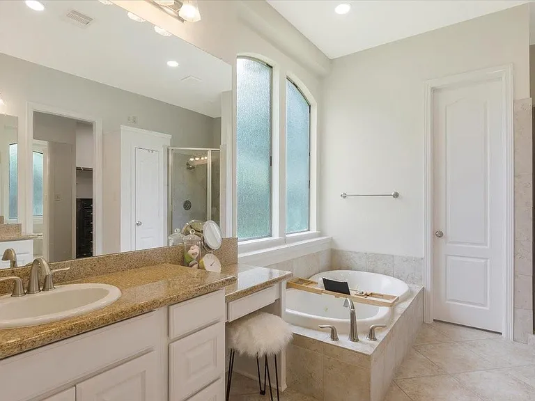 18901 N Bee Cave Springs Cir — Photo 21
