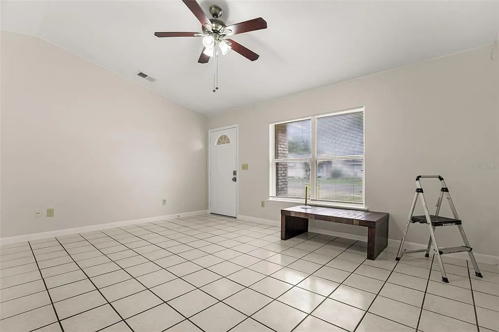 3 bed, 2.0 bath, 1090 sqft, $1,950 — Photo 3