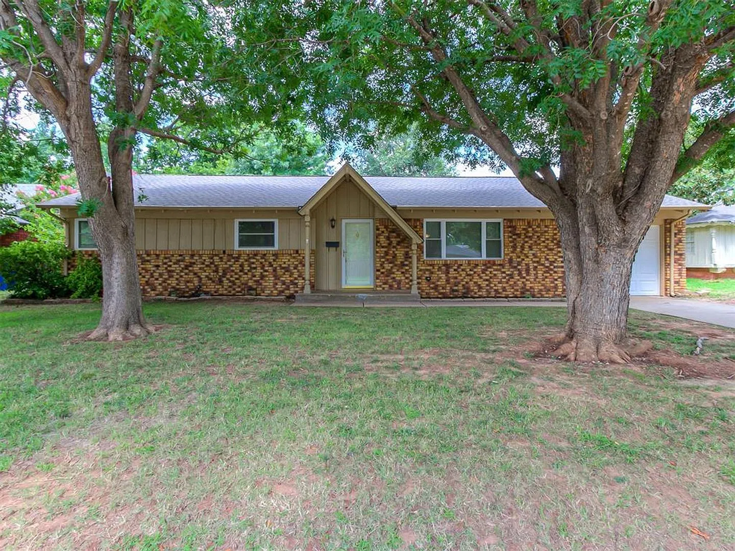 Adorable Village Home — Photo 2