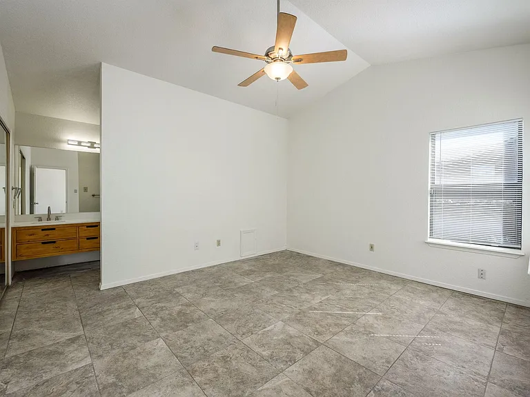 2136 Pioneer Ave — Photo 17