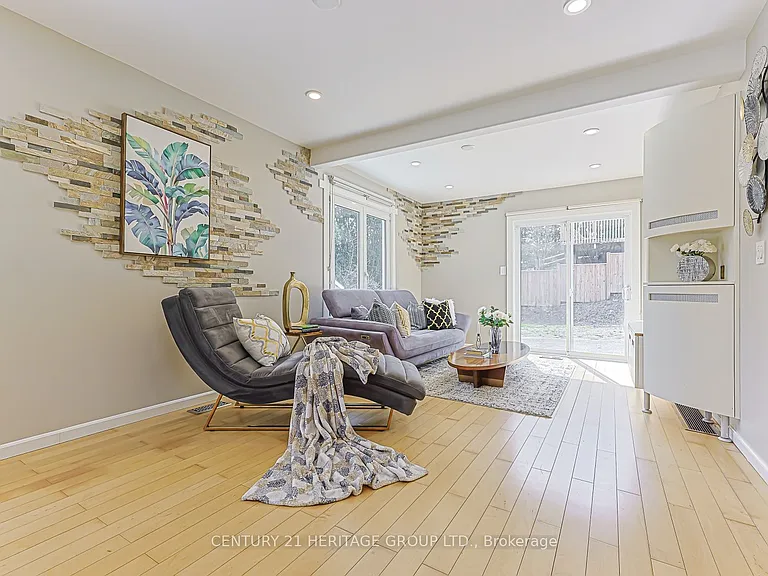 31 Mitchell Ave — Photo 3