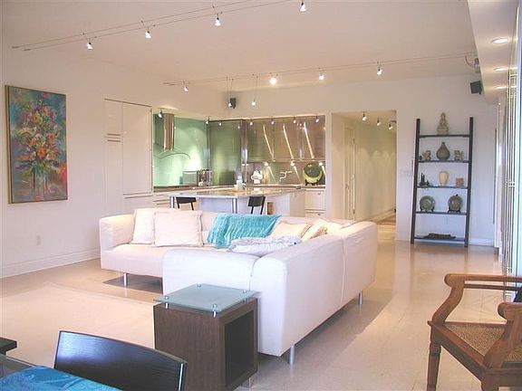 3rd image of 505 E Huron 407
