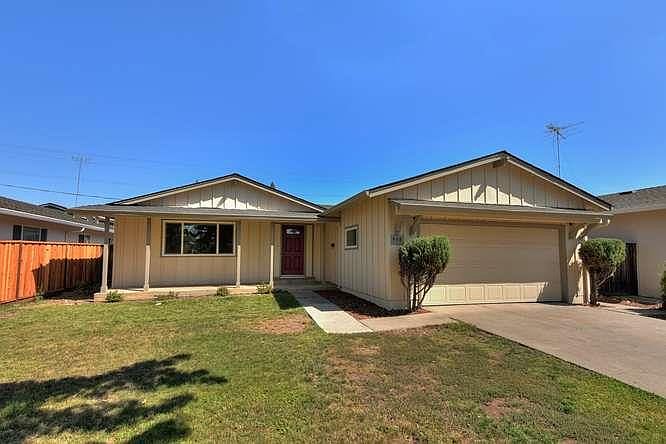1st image of 930 Hibiscus Ln