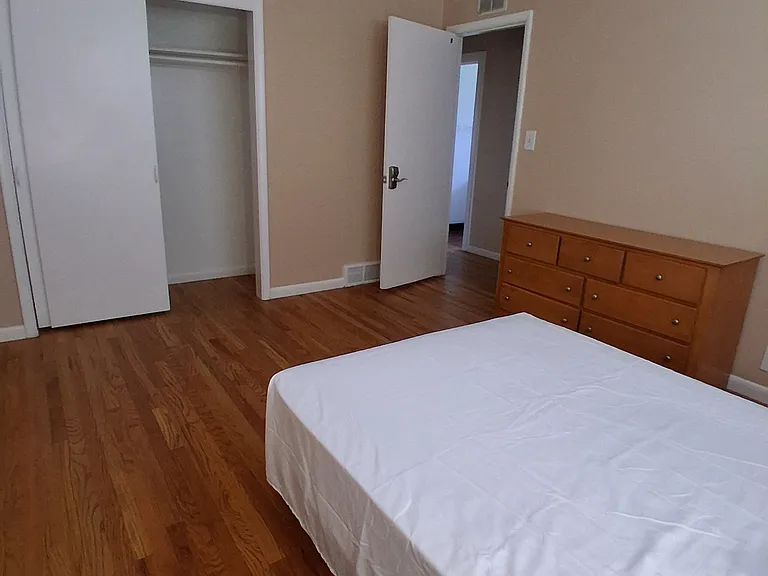Room 5 closet is 13sqft with 2 shelves