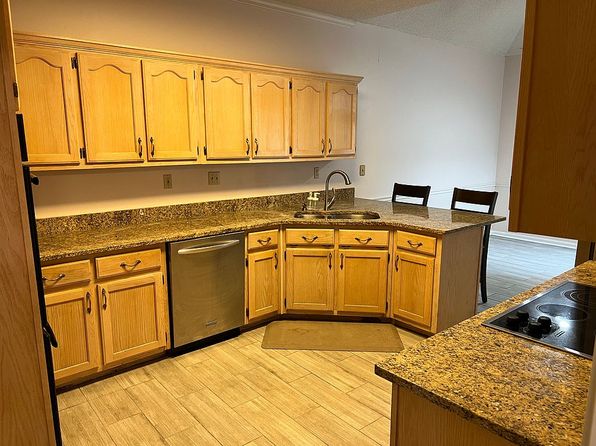1059 Mirror Lake Ln