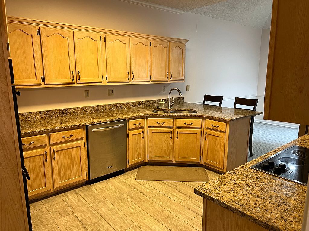 1059 Mirror Lake Ln - Property Image
