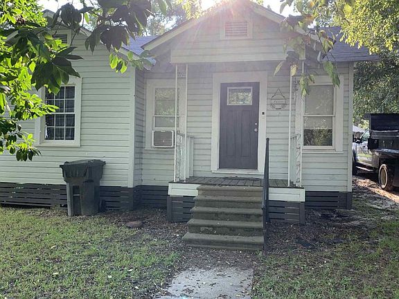 2nd image of 423 3rd St