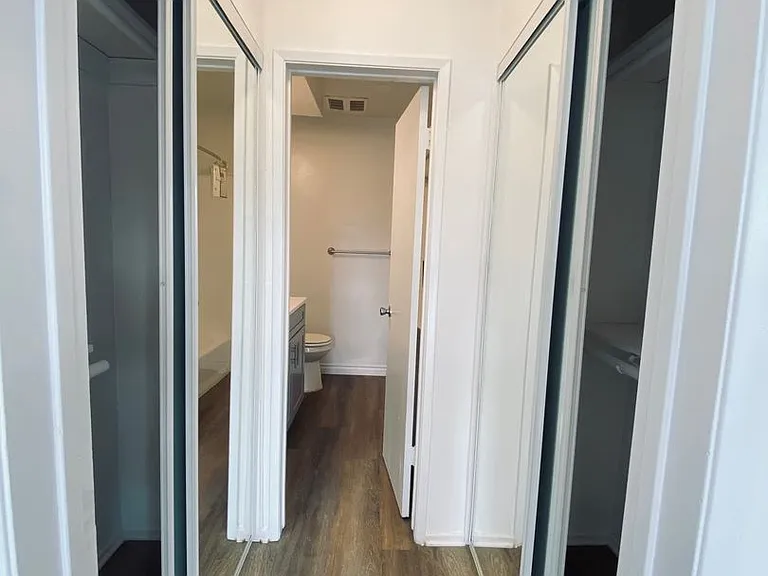 13860 Burbank Blvd — Photo 28