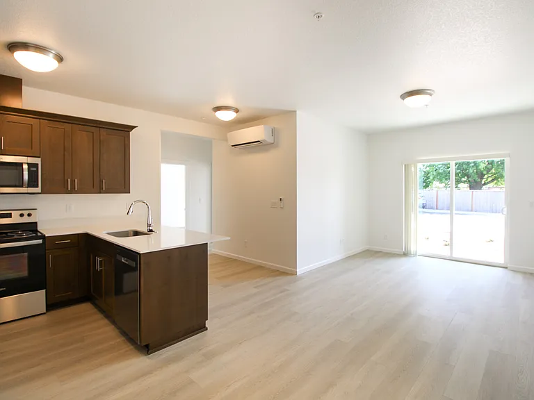 1902 SE Hankel St #14 — Photo 7