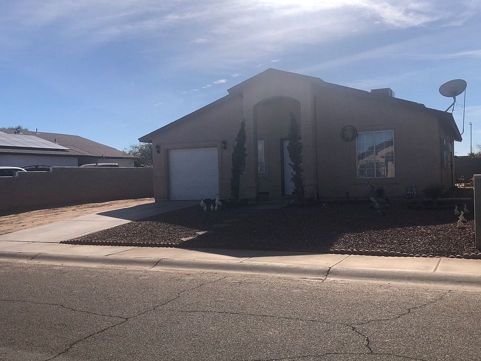 2nd image of 195 E Genevive St
