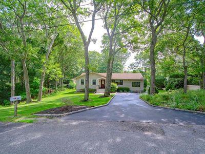 34 Wards Path, Hampton Bays, NY, 11946