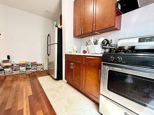 Rented by Pear NYC LLC | media 4