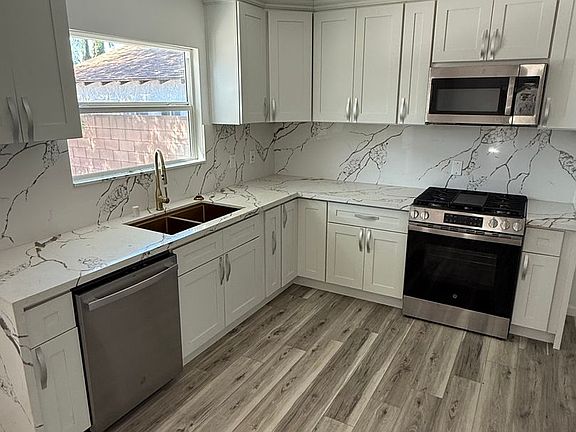 3rd image of 10214 Omelveny Ave #10212