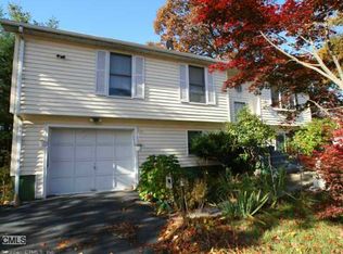 1521 Chopsey Hill Rd, Bridgeport, CT 06606