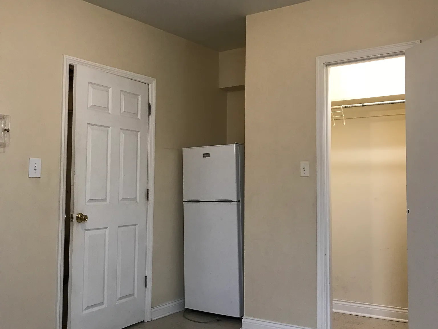 Studio, 300 sqft, $795 — Photo 1
