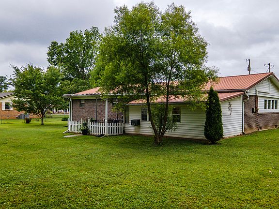 4th image of 2610 Ironwood Dr SE