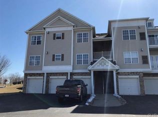 1009 Old Course Ln, Easton, PA 18042