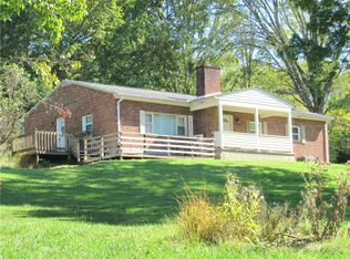 198 Horseshoe Dr, Freeport, PA 16229