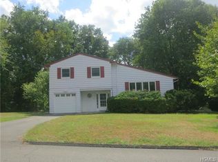 1 Fleetwood Ave, Chestnut Ridge, NY 10977